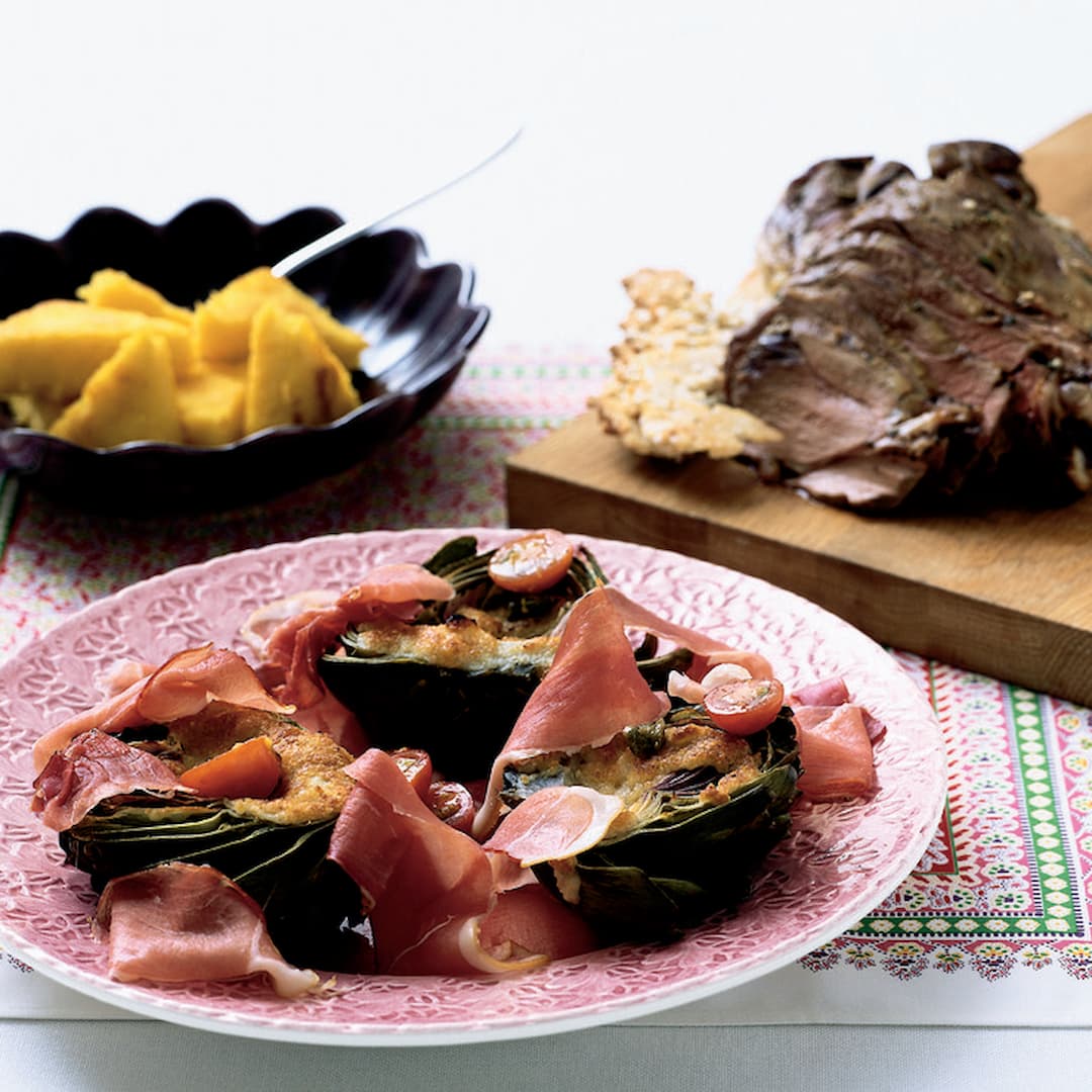 Saltbakad lammstek med polenta & svartvinbärssås