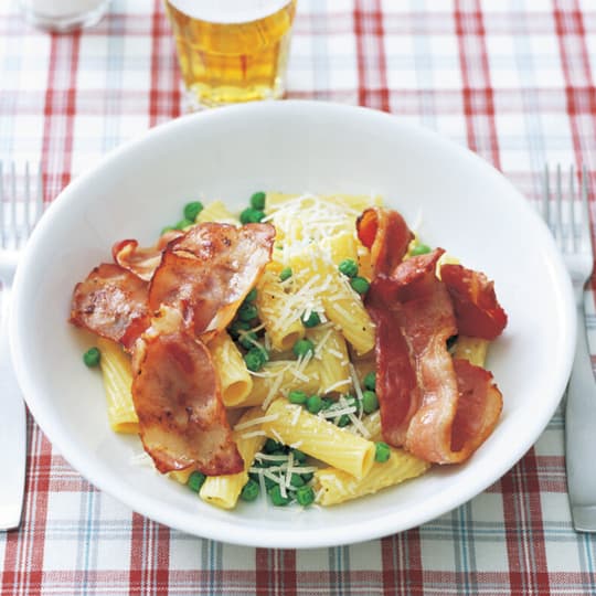 Bacon och ärtig lättcarbonara