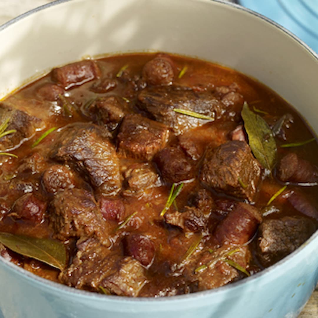 Mustig köttgryta med merguez, rött vin och rosmarin