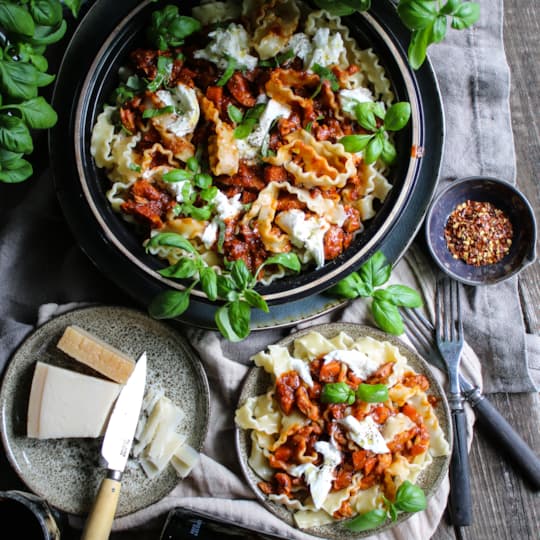 Fläskragu med pasta och mozarella