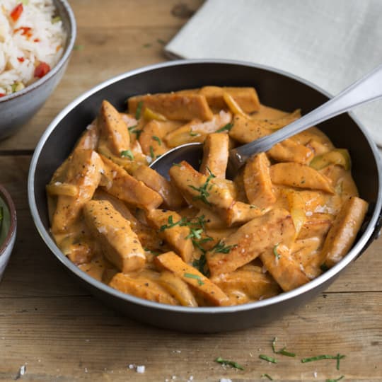 Currysmakande Stroganoffish med blomkålsris & saltgurka