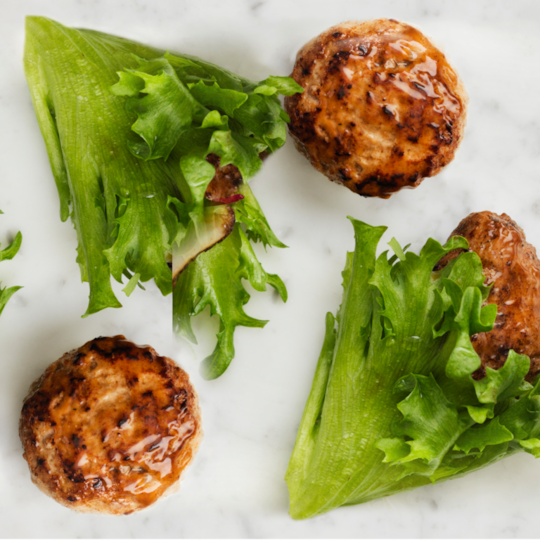 Asiatiska fläskdumplings med koriander och Cashewnötsdipp